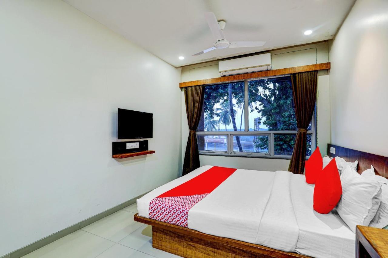 Oyo 77491 Hotel Shreenath Valsad Exteriör bild