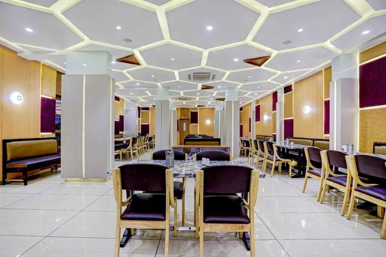 Oyo 77491 Hotel Shreenath Valsad Exteriör bild