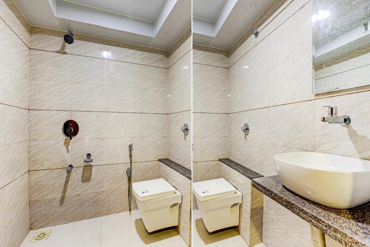 Oyo 77491 Hotel Shreenath Valsad Exteriör bild