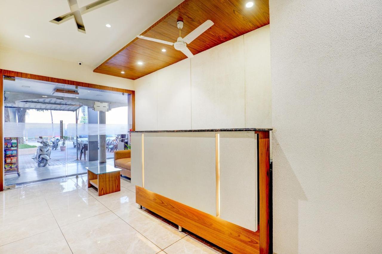 Oyo 77491 Hotel Shreenath Valsad Exteriör bild